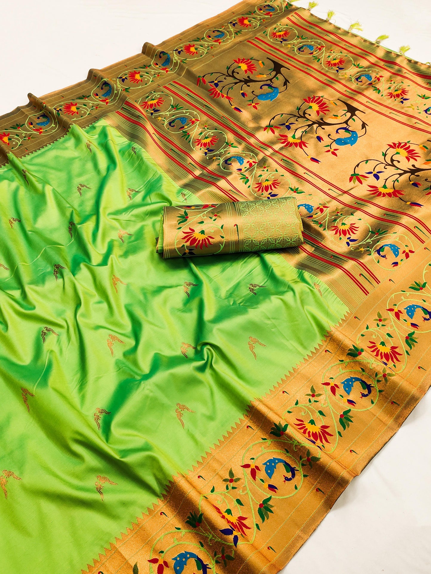 Kayatri New Designer Peacock Design Meenakari Weaving Saree