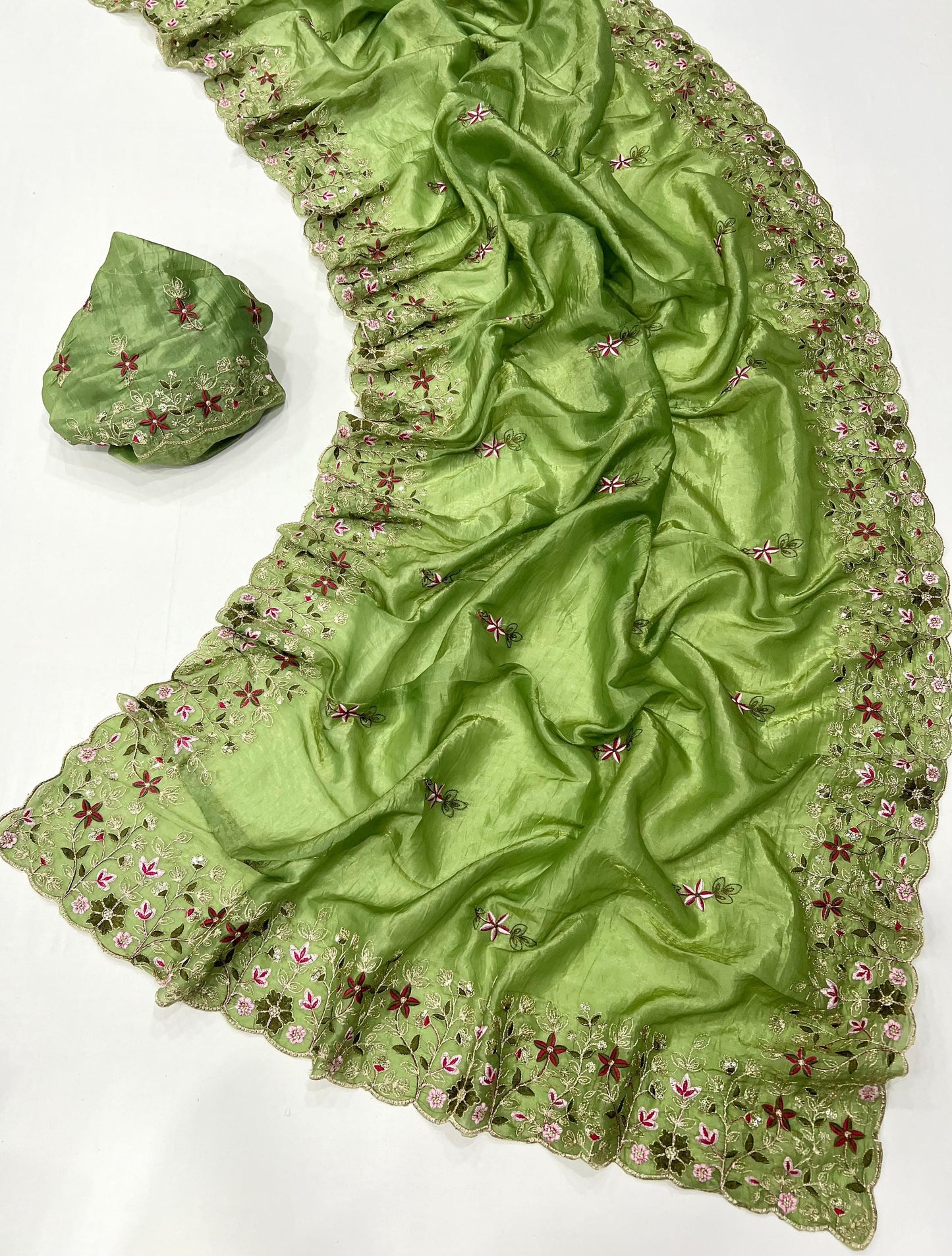 Kayatri New Pure Crush Silk Floral Pattern Saree