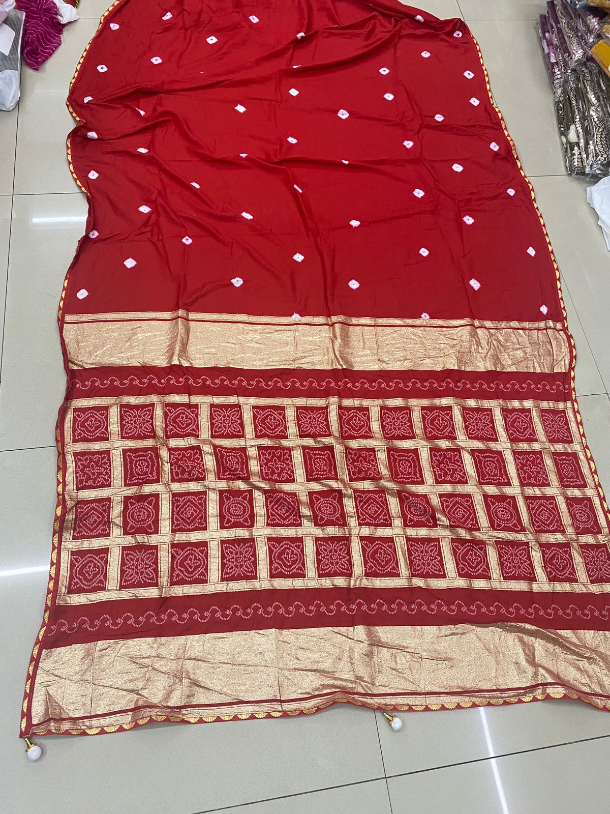 Kayatri New Silk Batik Buti And Bandhani Design Saree