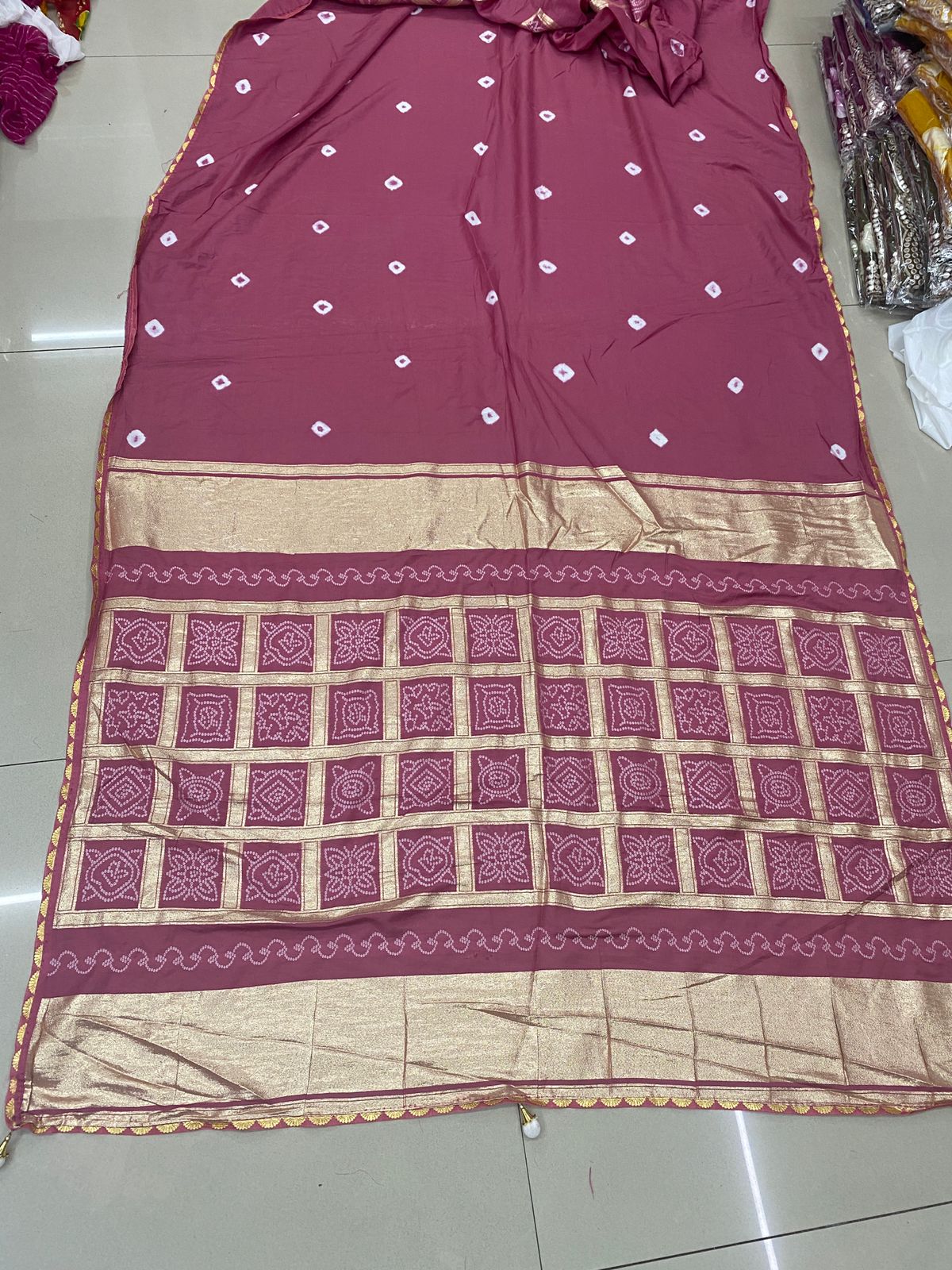 Kayatri New Silk Batik Buti And Bandhani Design Saree