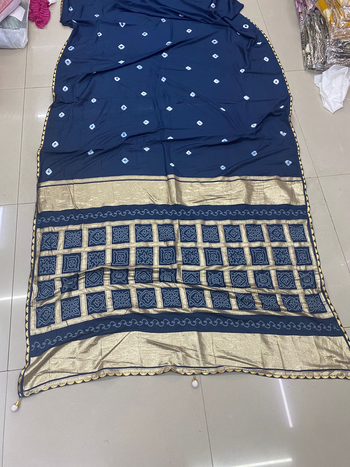 Kayatri New Silk Batik Buti And Bandhani Design Saree