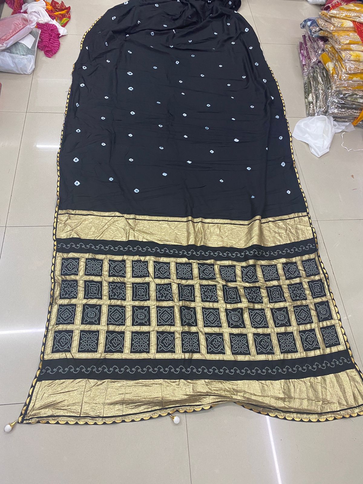 Kayatri New Silk Batik Buti And Bandhani Design Saree