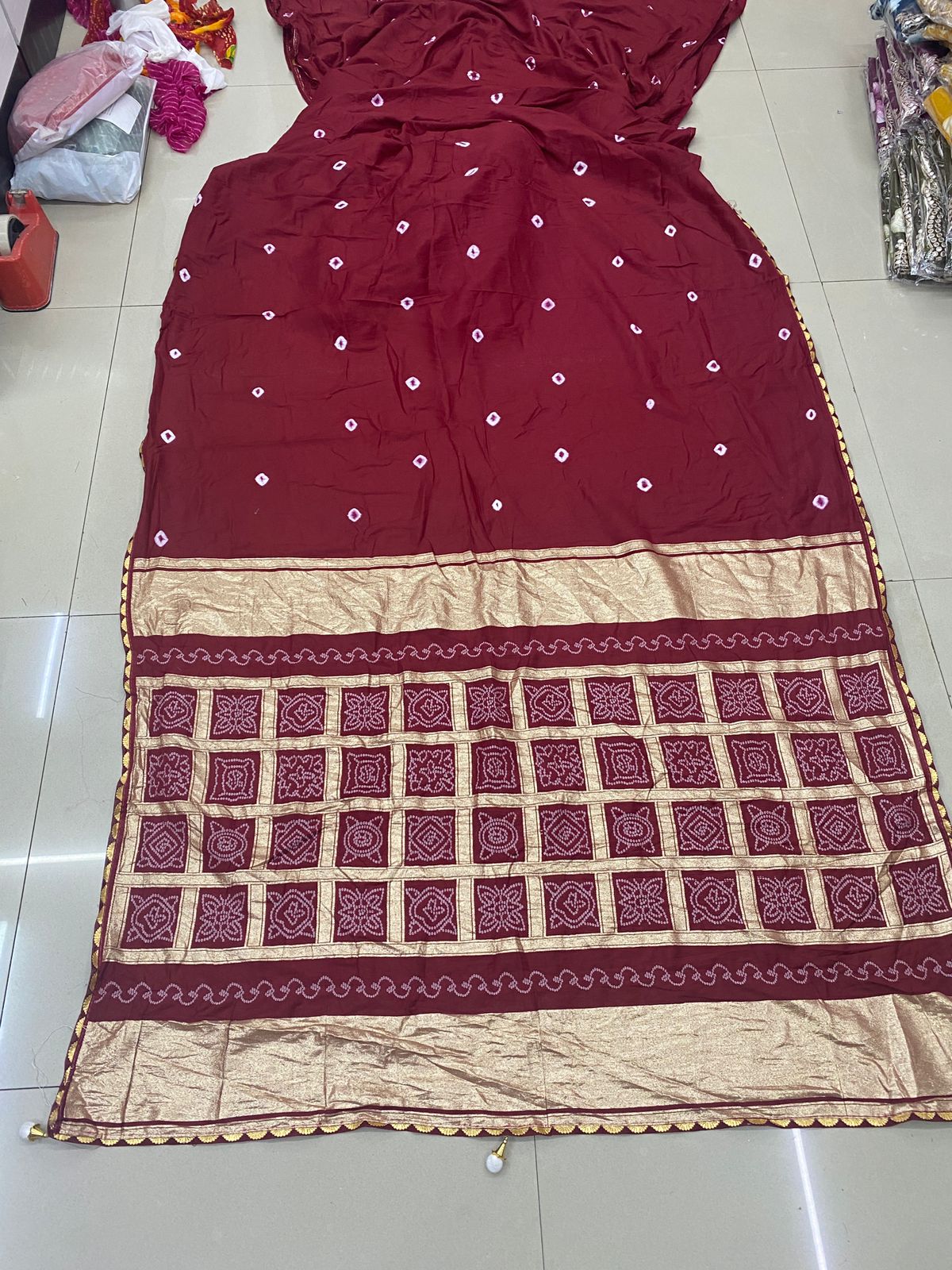 Kayatri New Silk Batik Buti And Bandhani Design Saree