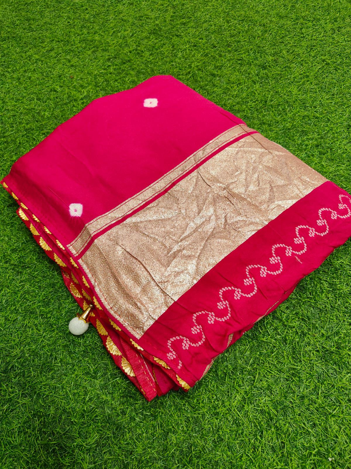 Kayatri New Silk Batik Buti And Bandhani Design Saree