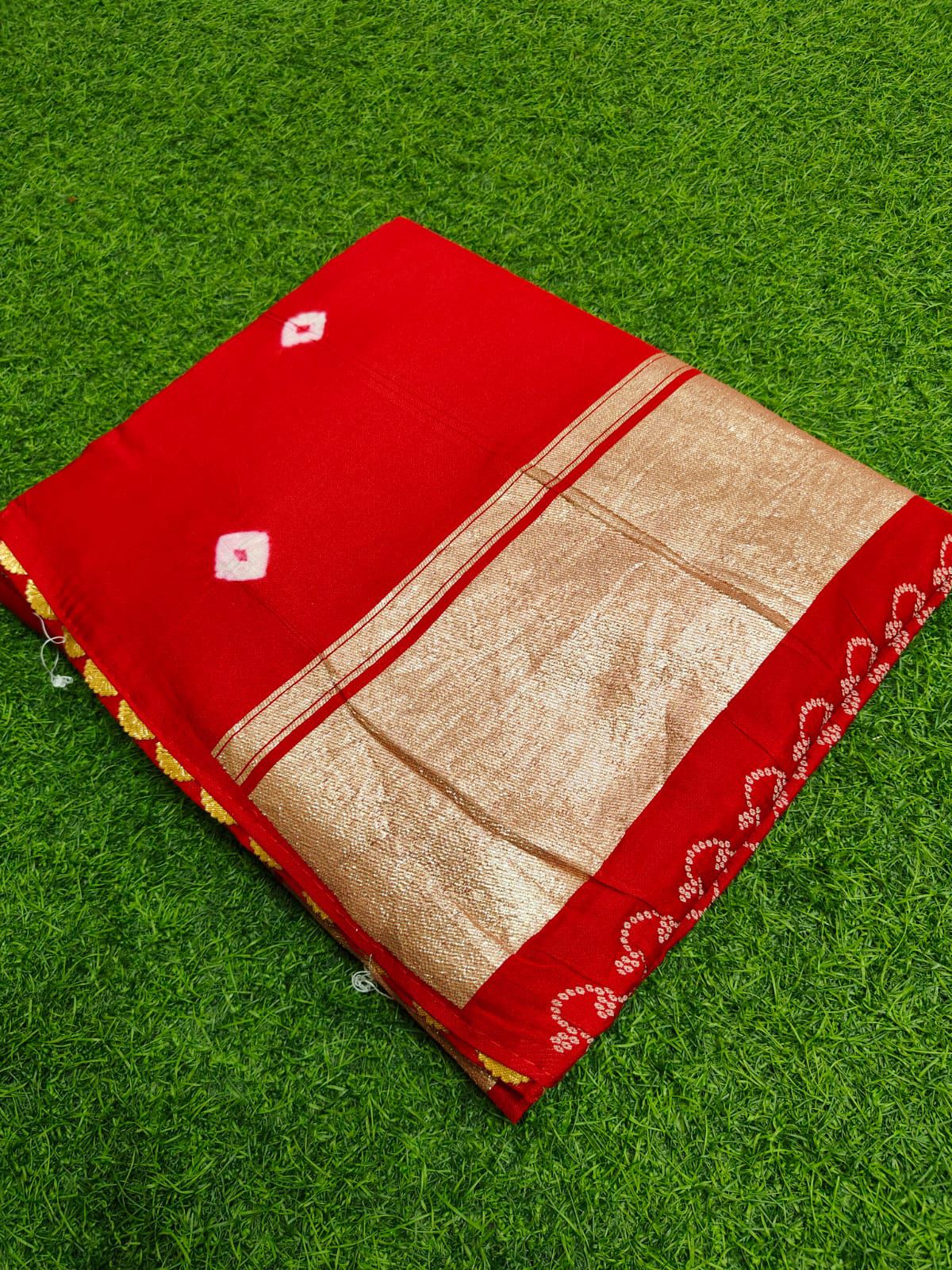 Kayatri New Silk Batik Buti And Bandhani Design Saree