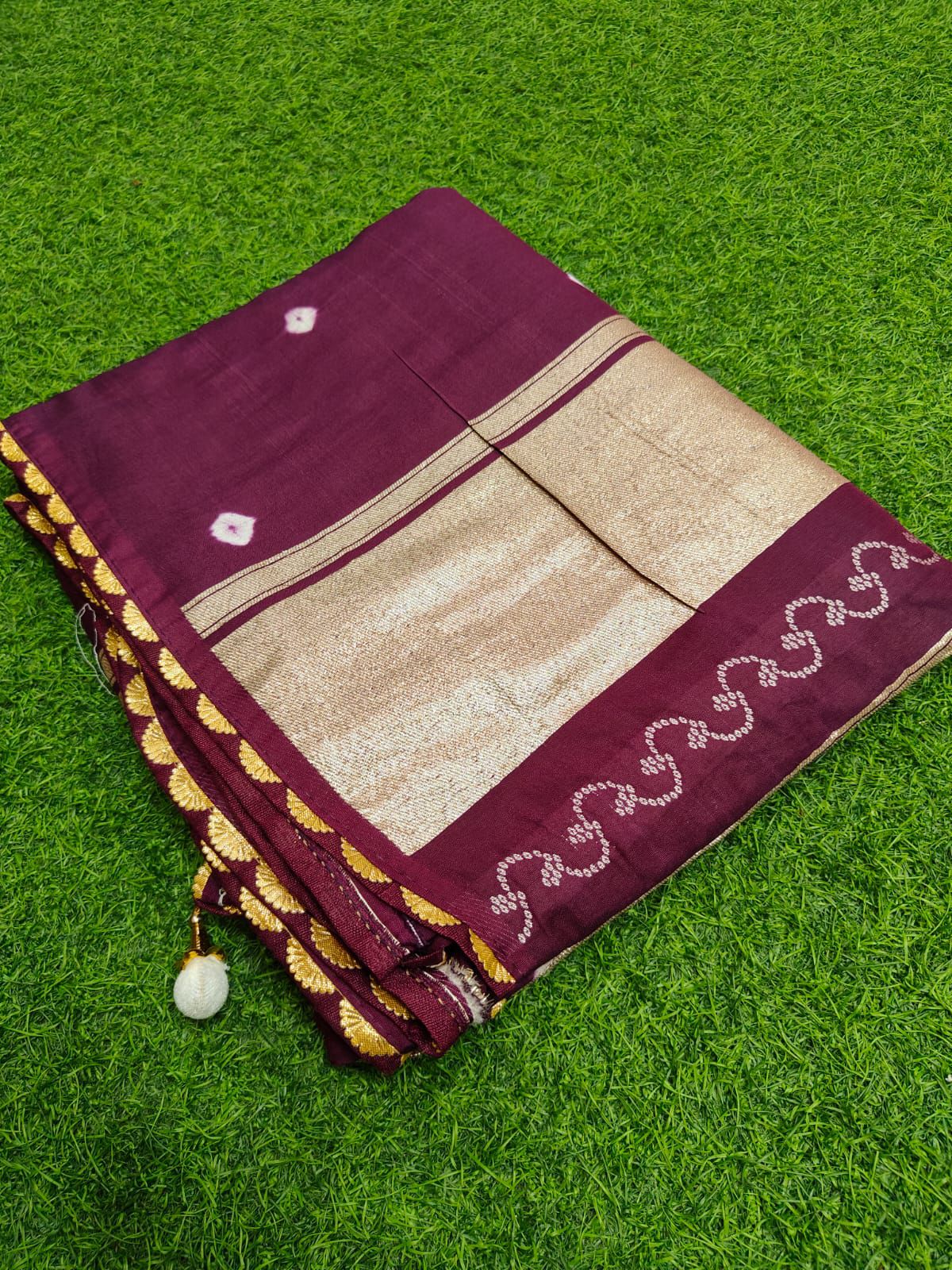 Kayatri New Silk Batik Buti And Bandhani Design Saree