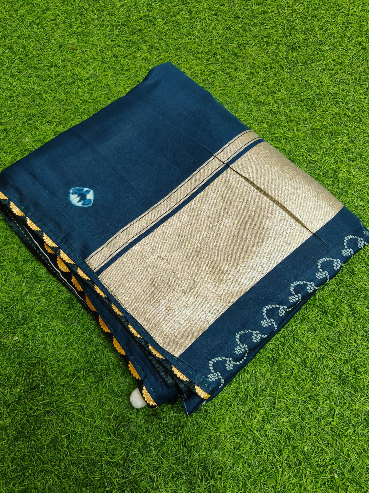 Kayatri New Silk Batik Buti And Bandhani Design Saree
