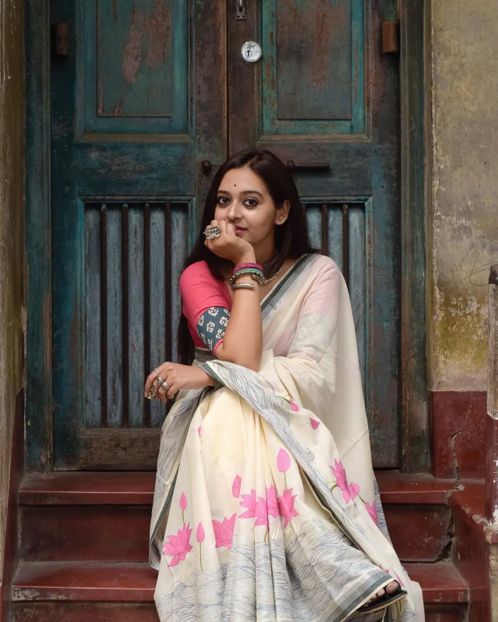 Kayatri New Plain Linen Digital Print Saree