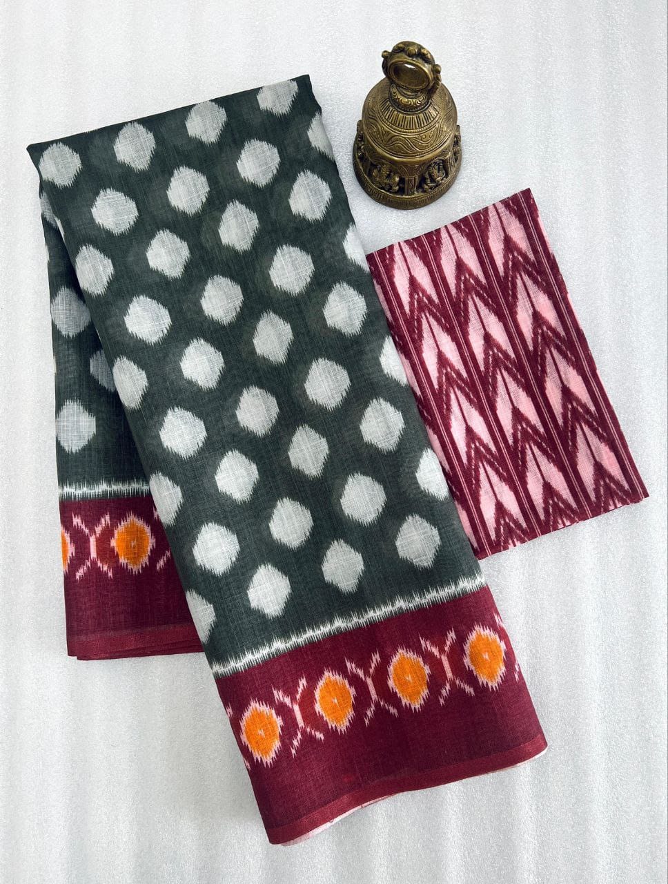 Kayatri New Plain Linen Digital Print Saree