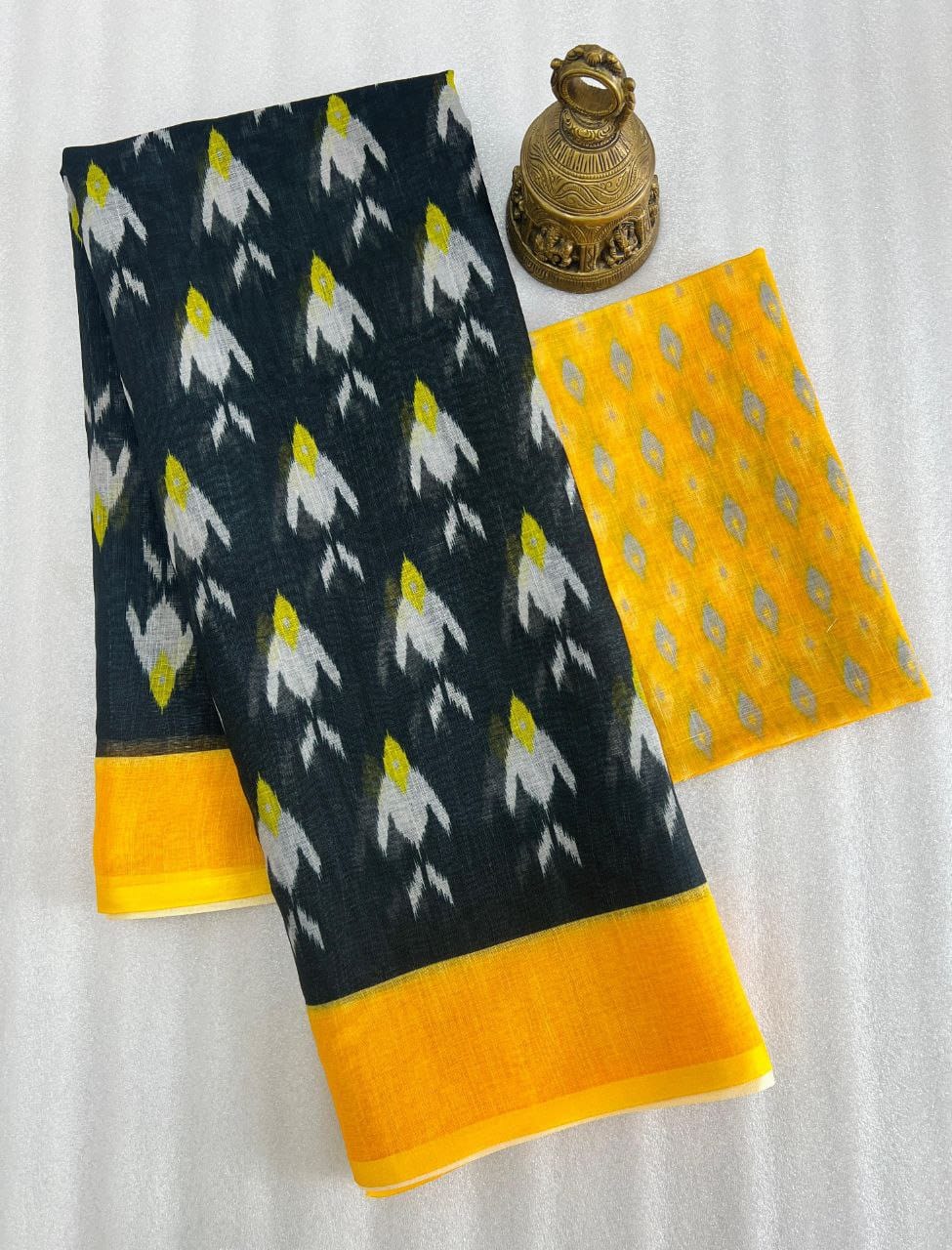 Kayatri New Plain Linen Digital Print Saree