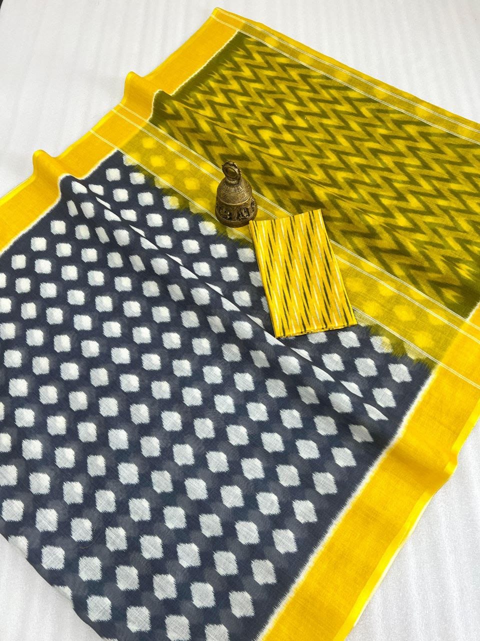 Kayatri New Plain Linen Digital Print Saree