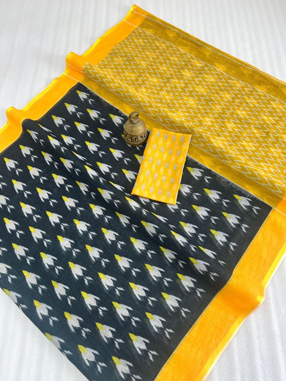 Kayatri New Plain Linen Digital Print Saree