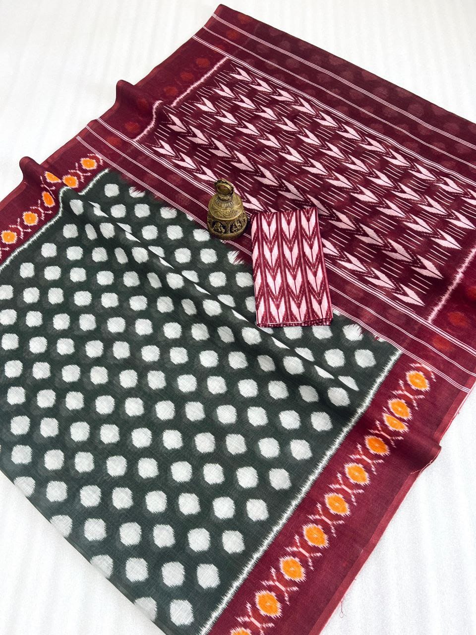 Kayatri New Plain Linen Digital Print Saree