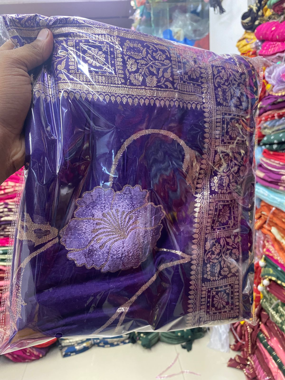 Kayatri New Pure Dola Silk Meenakari Zari Weaving Saree