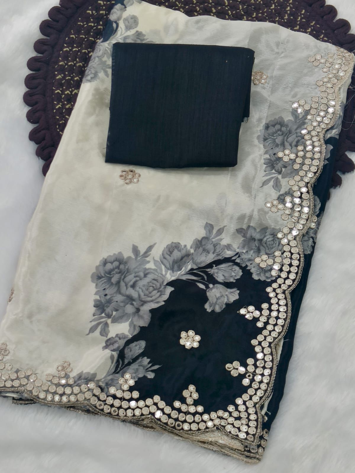 Kayatri  Chinon Thread & Cut Work Set