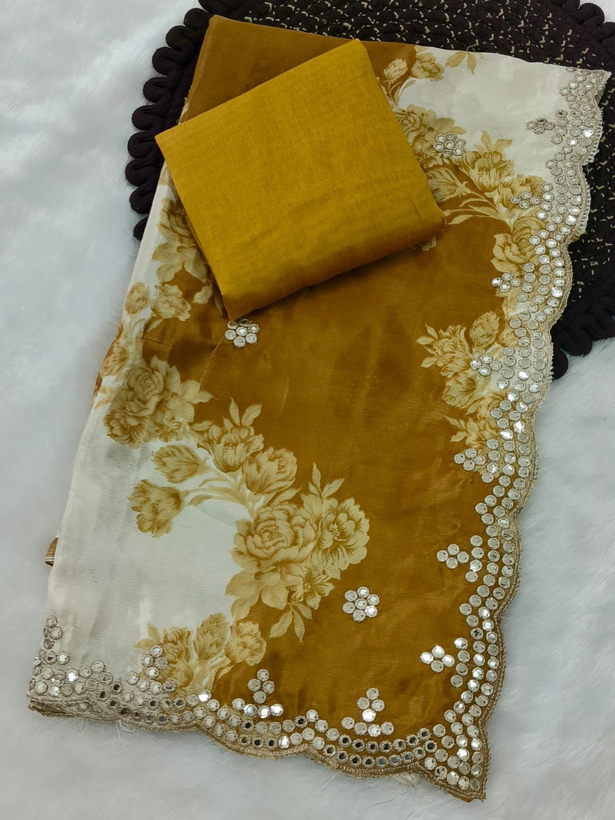 Kayatri  Chinon Thread & Cut Work Set