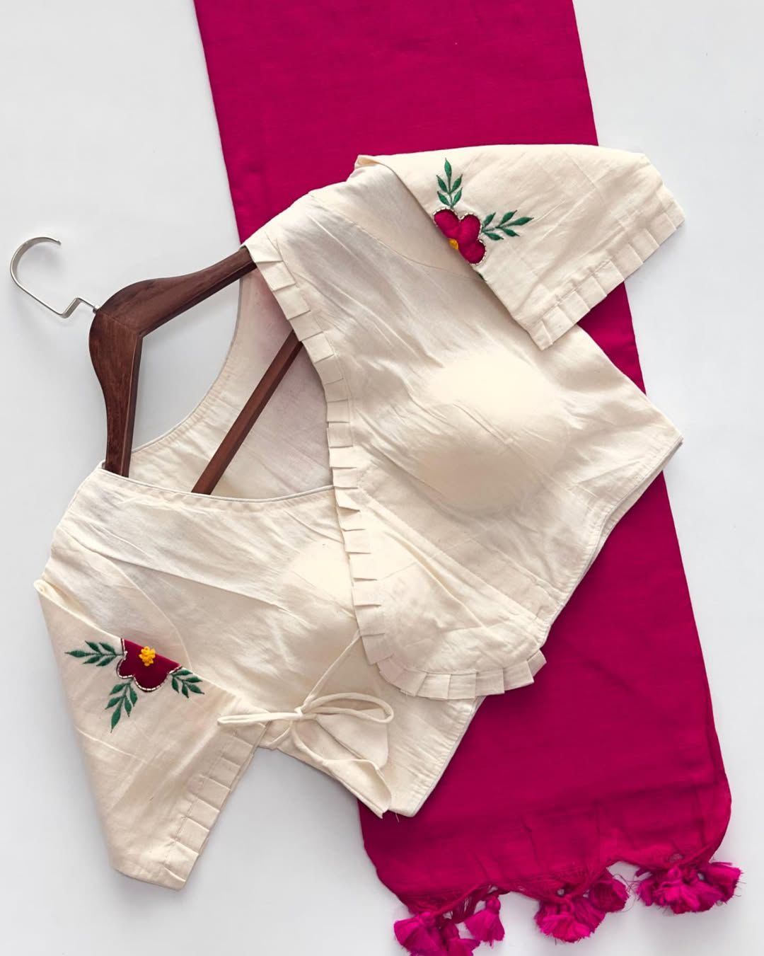 Kayatri New Khadi Cotton Saree And Beautiful Heavy Khadi Cotton Apllic Blouse
