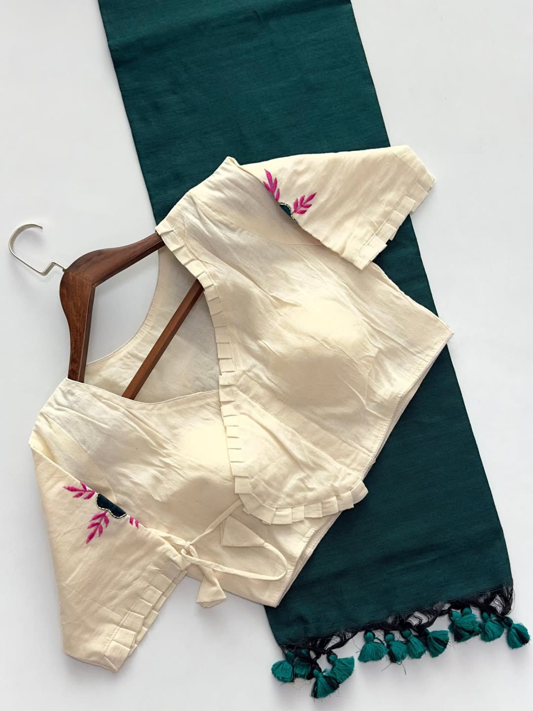 Kayatri New Khadi Cotton Saree And Beautiful Heavy Khadi Cotton Apllic Blouse