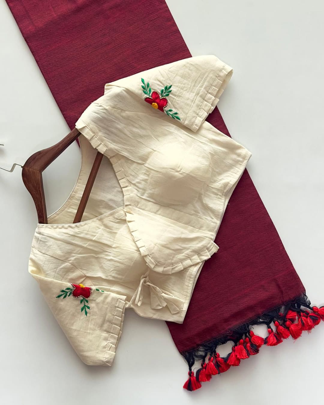 Kayatri New Khadi Cotton Saree And Beautiful Heavy Khadi Cotton Apllic Blouse