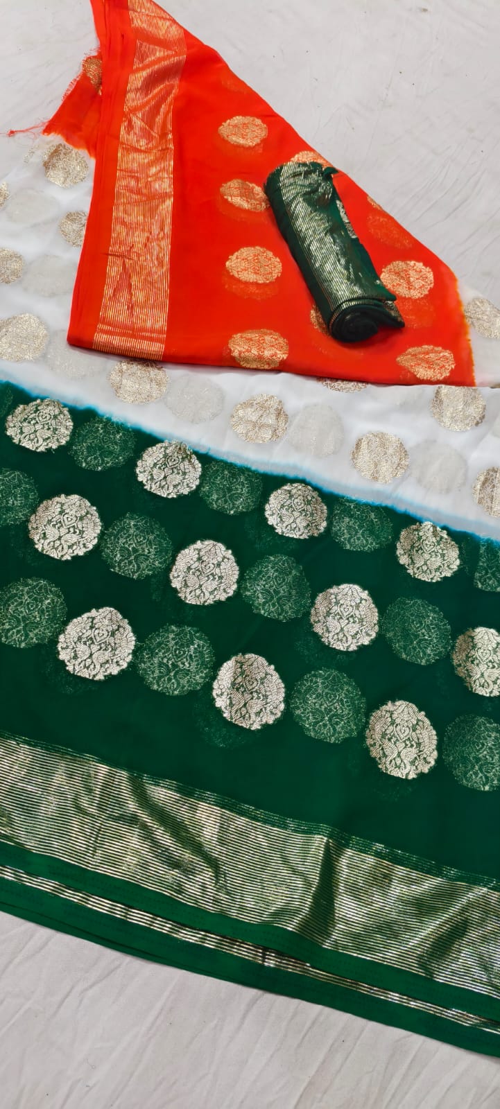 Kayatri New Georgette  jari buti with beautiful rose  print Lahariya zari waiving saree