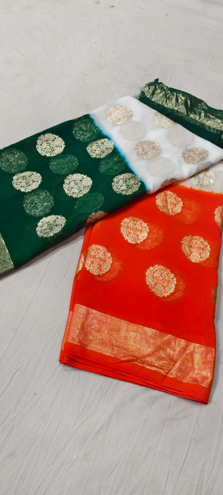 Kayatri New Georgette  jari buti with beautiful rose  print Lahariya zari waiving saree