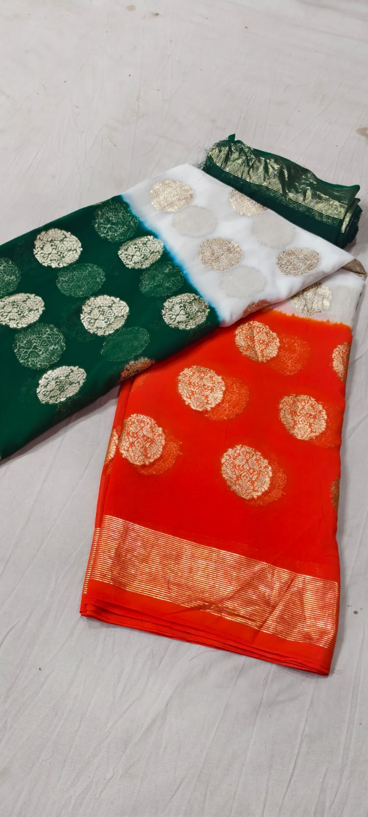 Kayatri New Georgette  jari buti with beautiful rose  print Lahariya zari waiving saree