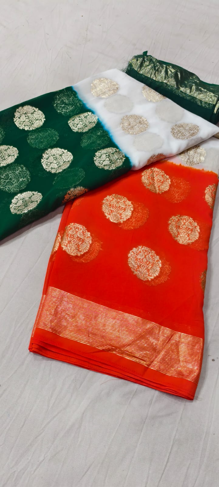 Kayatri New Georgette  jari buti with beautiful rose  print Lahariya zari waiving saree