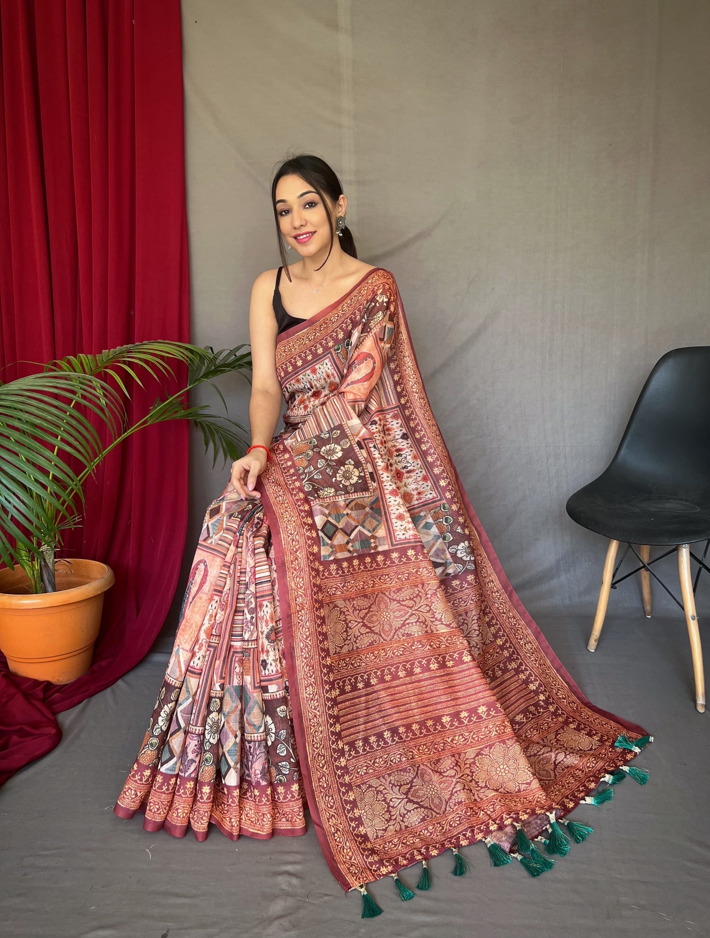 Kayatri New Beautiful Cotton Sarees With Kashmiri Digital Print With Contrast Kashmiri saree
