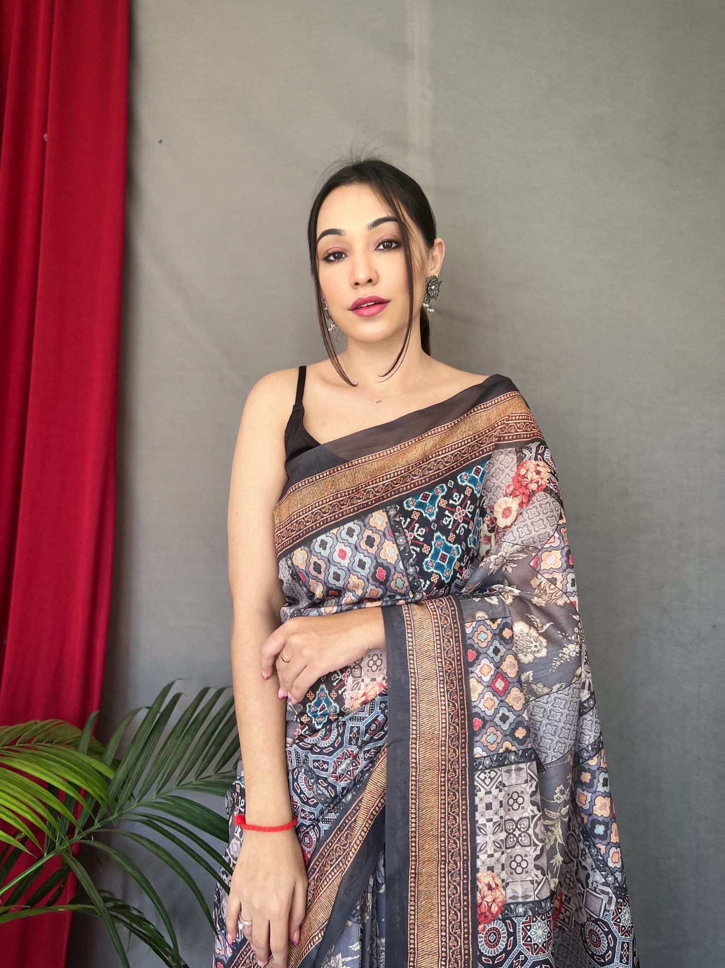 Kayatri New Beautiful Cotton Sarees With Kashmiri Digital Print With Contrast Kashmiri saree