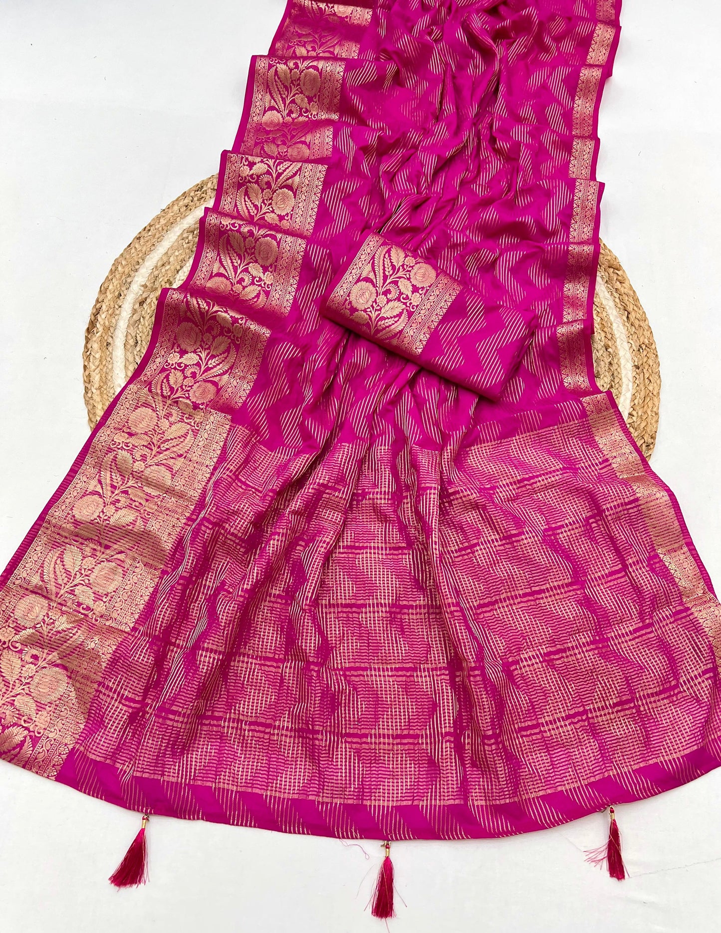 Kayatri New Pure viscose crape bentex saree with rich pallu n border embellished with tassels at pallu