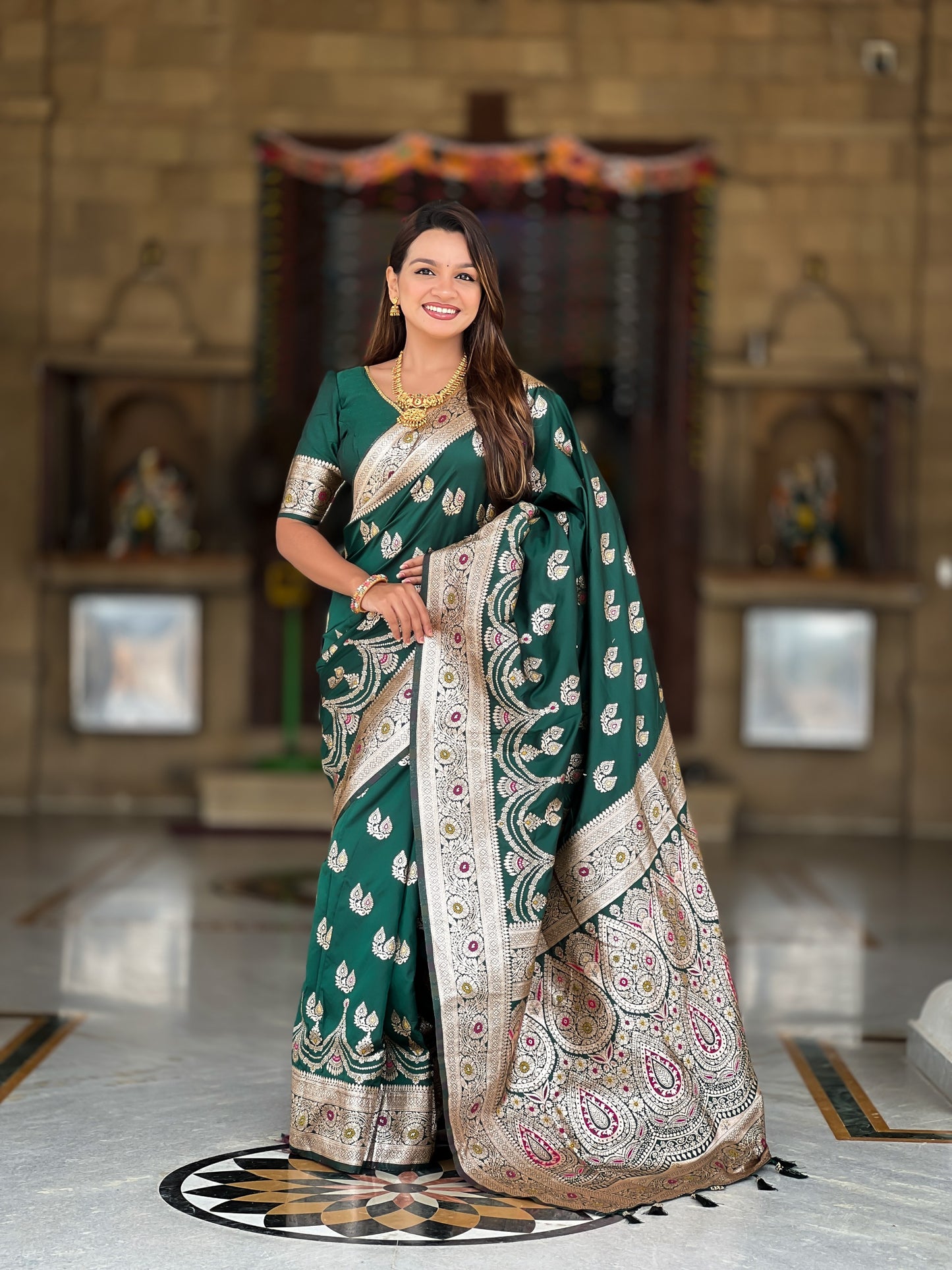 Kayatri New Banarasi silk saree is weaved with Premium soft Silk