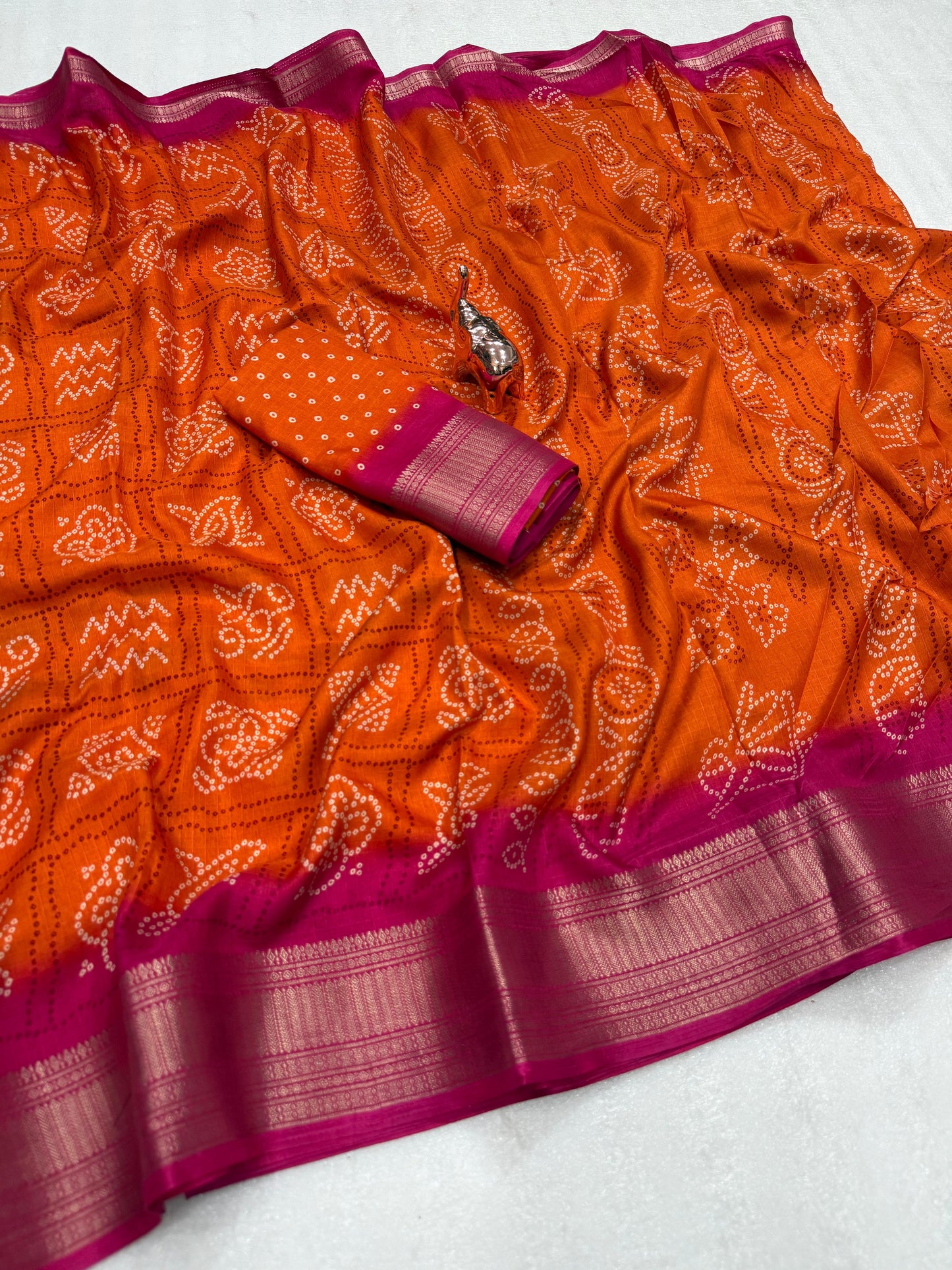 Kayatri New Light weight Dola CHEX  sarees with all-over BANDHANI PRINTS  JACQUARD WEAVING BORDER SAREE