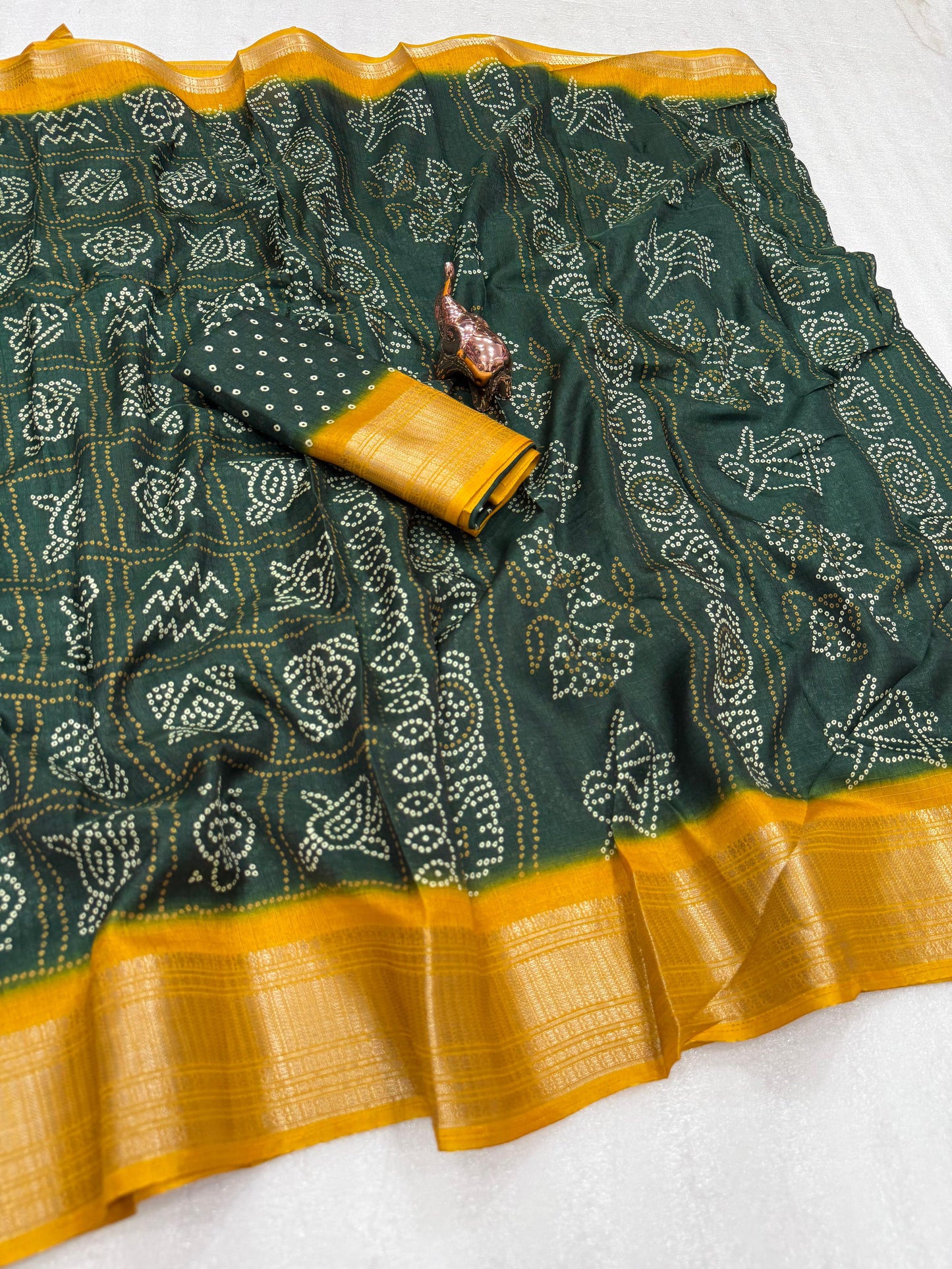 Kayatri New Light weight Dola CHEX  sarees with all-over BANDHANI PRINTS  JACQUARD WEAVING BORDER SAREE