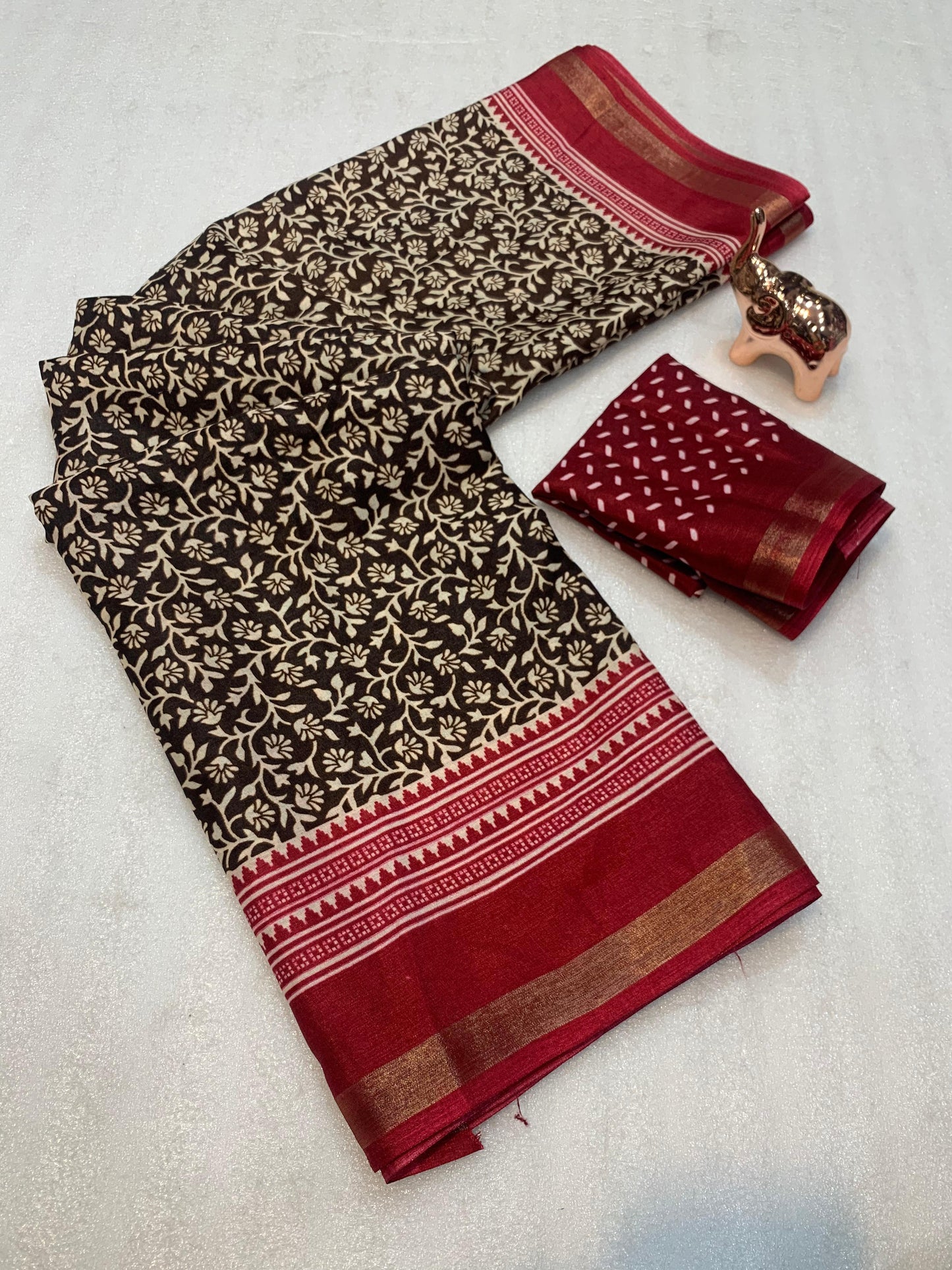 Kayatri New  SEMI MUL MUL COTTON SAREE WITH BEAUTIFUL NEW PRINTS ALL OVER SAREE