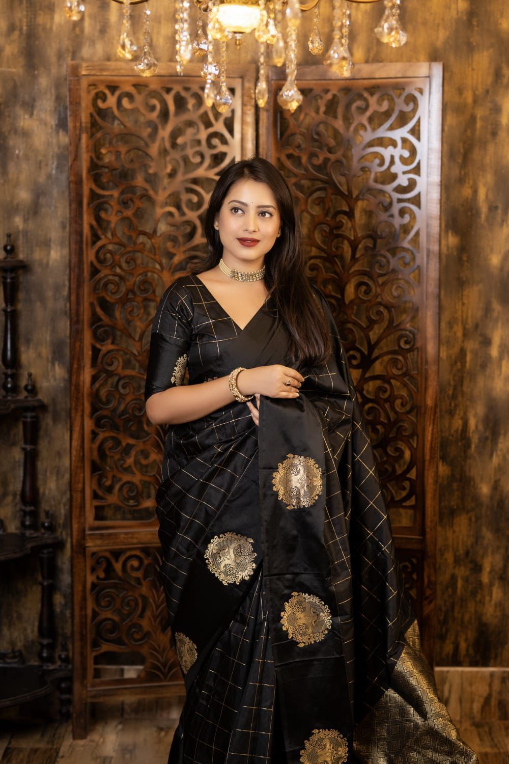 Kayatri New soft silk saree with sartin pattu woven border Zari woven chex and butta deaign.