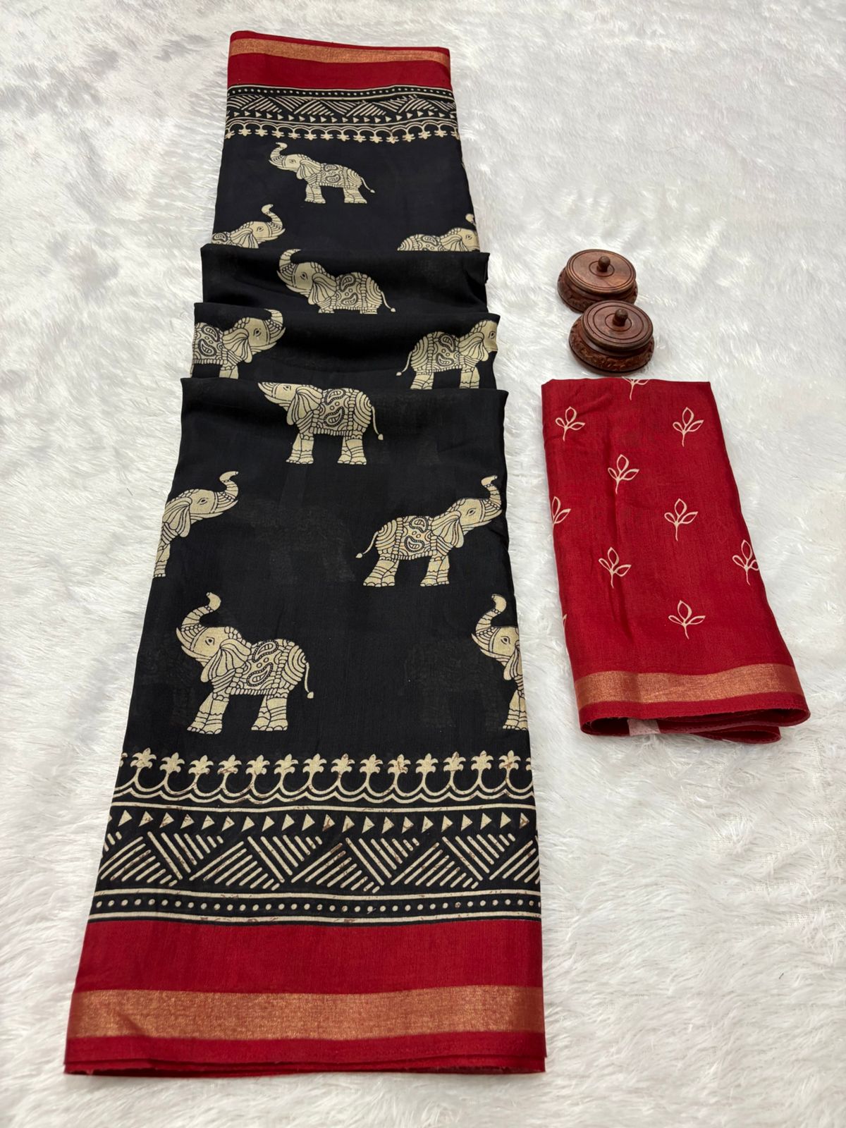 Kayatri New Mul Mul Cotton Sarees are traditional Indian sarees