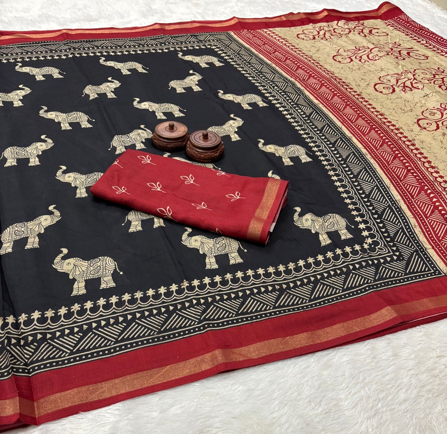 Kayatri New Mul Mul Cotton Sarees are traditional Indian sarees