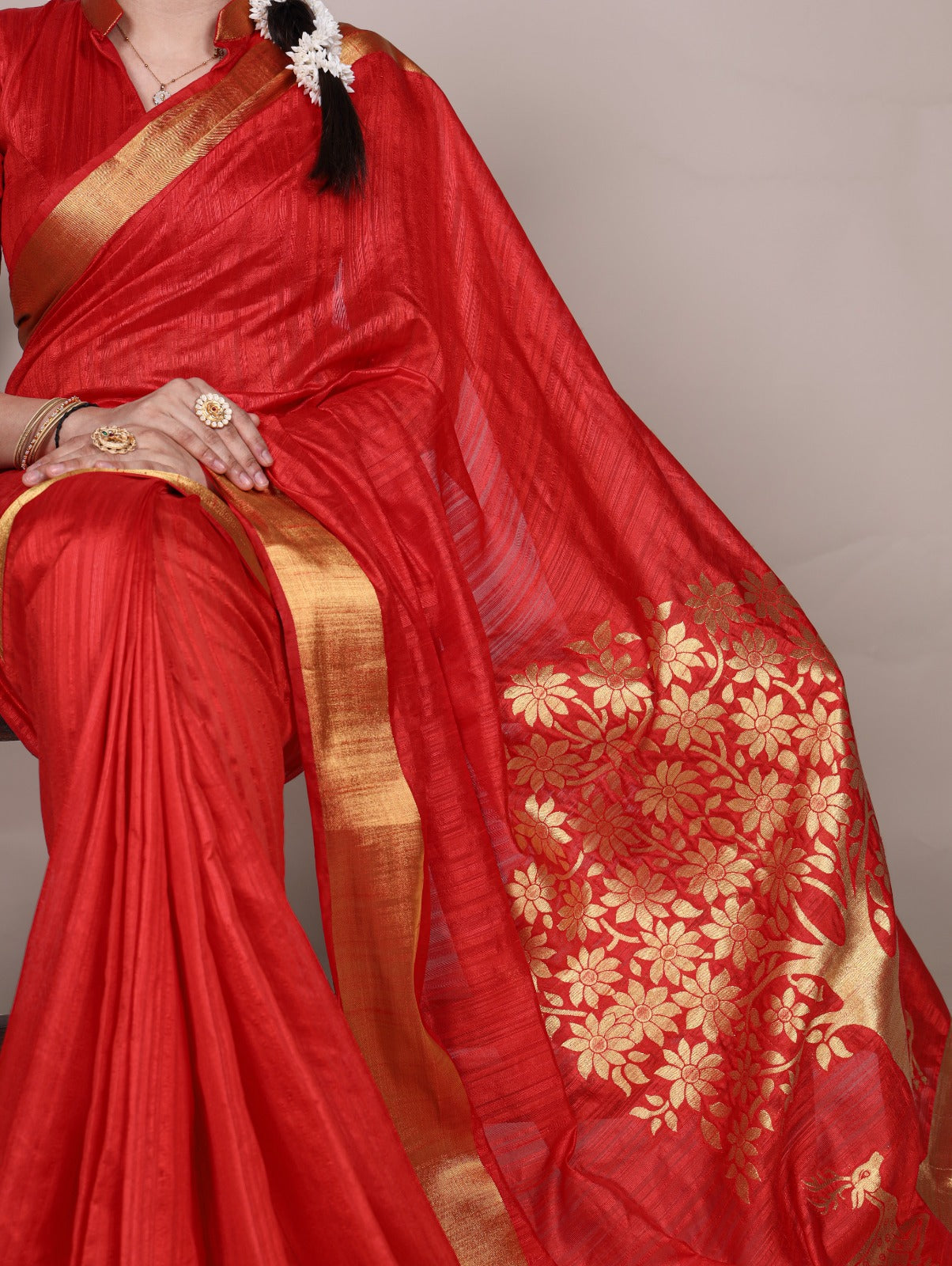 Kayatri New Dressing up for Onam in a raw silk saree that reflects the beauty of Kerala traditions and celebrations Saree