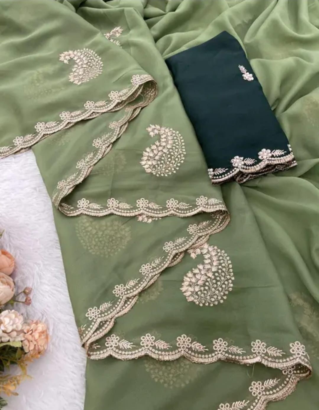Kayatri New Present new saree with elegant embroidery work