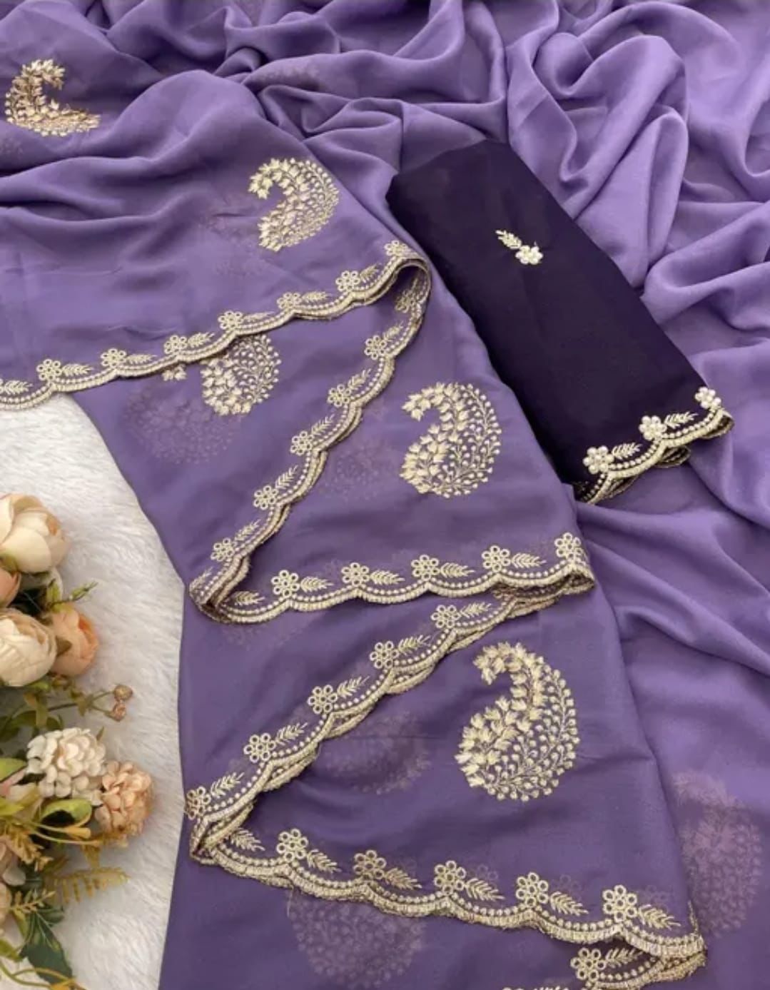 Kayatri New Present new saree with elegant embroidery work