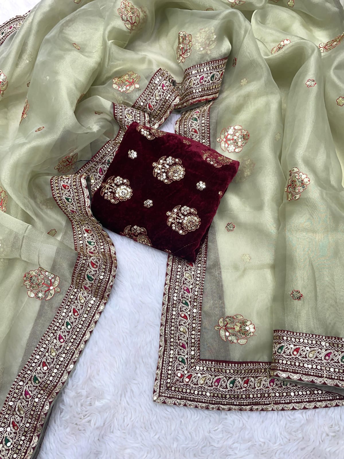 Kayatri New Soft Organza Silk & Print Presents New Bollywood Trending Design Saree