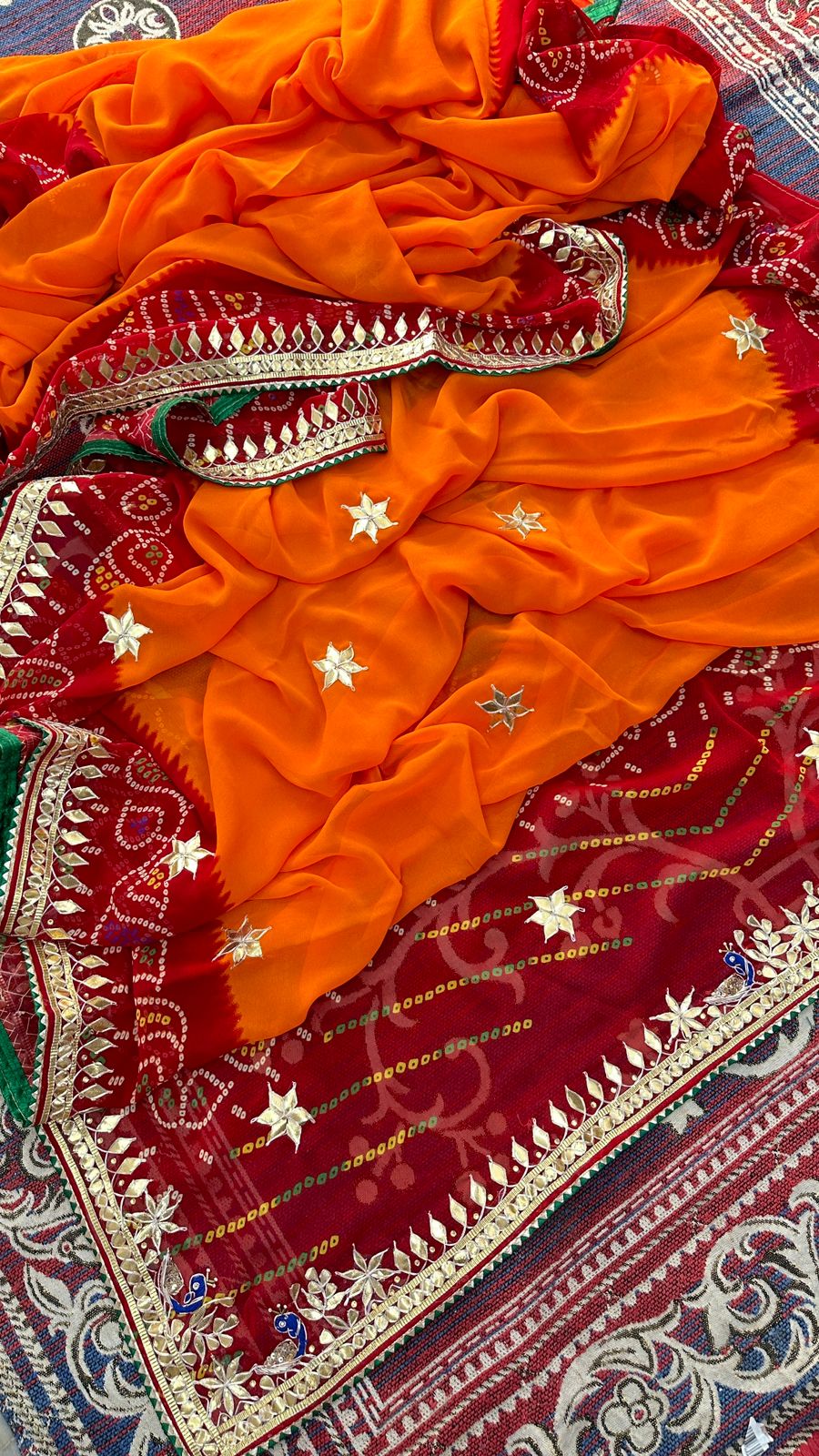 Kayatri New  60 grm jorjet peela & chunari red bhandhaj saree with beautiful hand gotta patti peacock work Saree