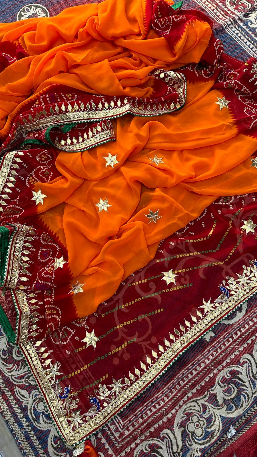 Kayatri New  60 grm jorjet peela & chunari red bhandhaj saree with beautiful hand gotta patti peacock work Saree