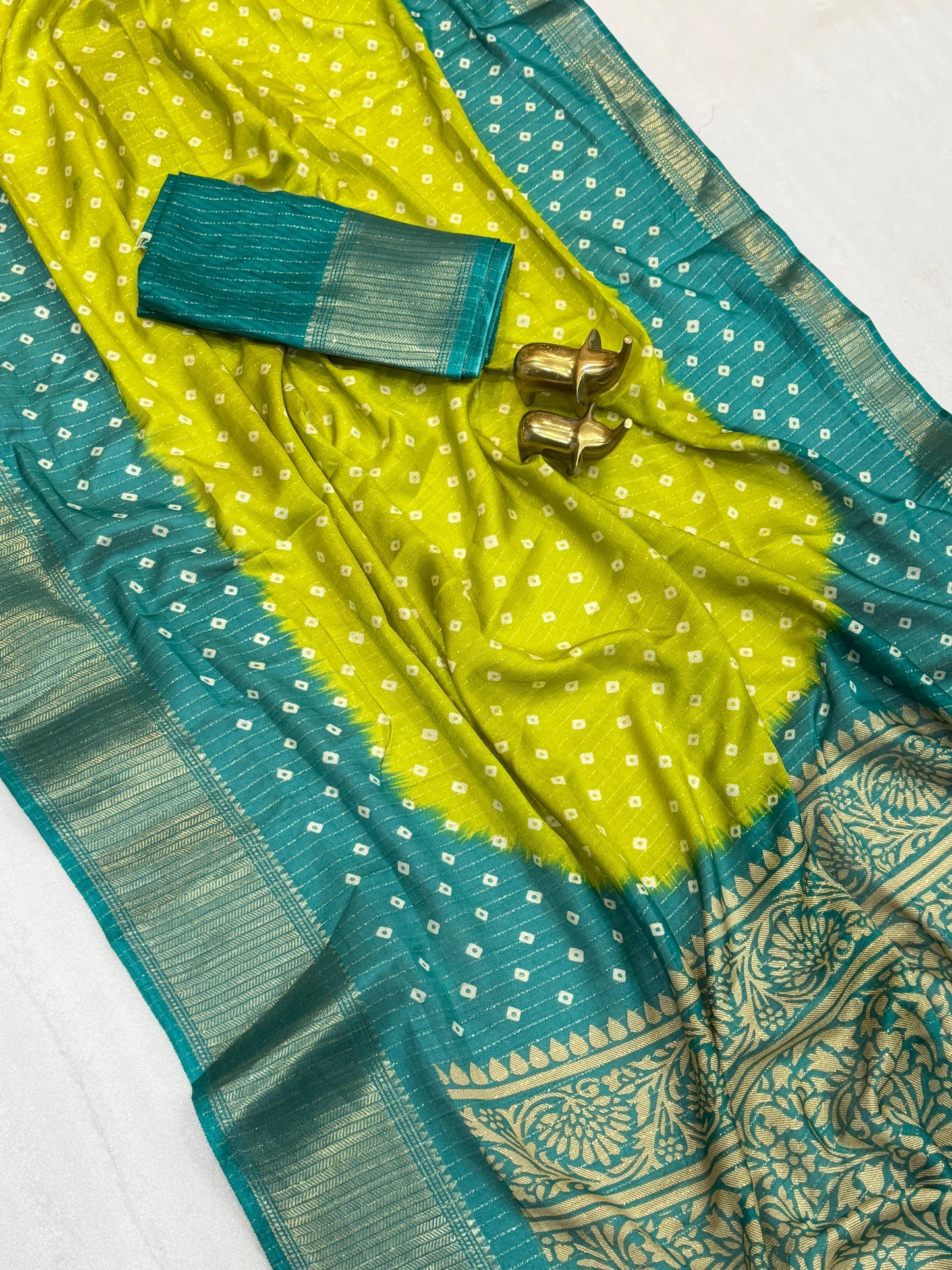 Kayatri New Beautiful dola rekko zari sarees with all over beautiful bandhani print with zari border
