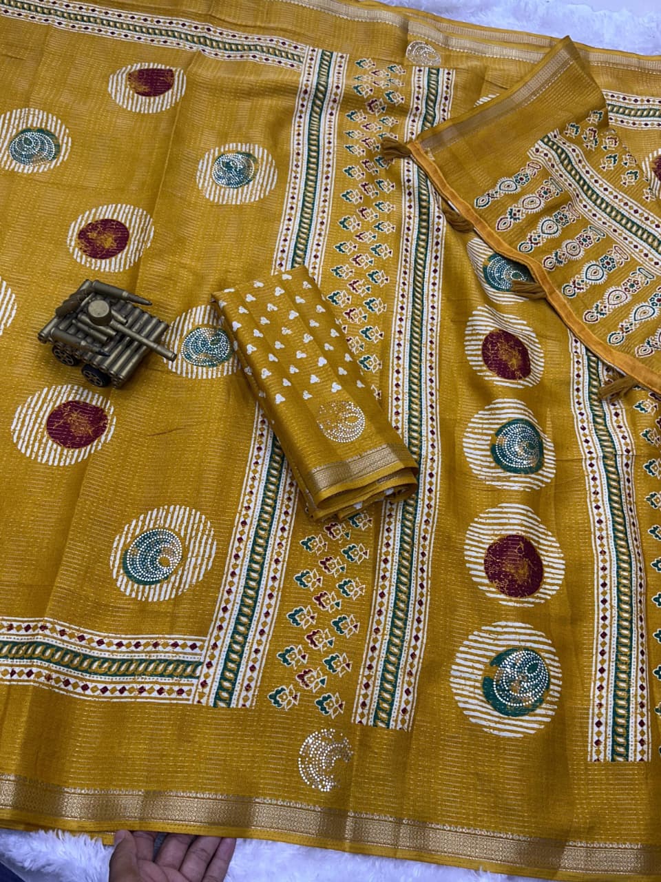 Kayatri New Simple yet elegant  Make a statement with this printed sequins saree