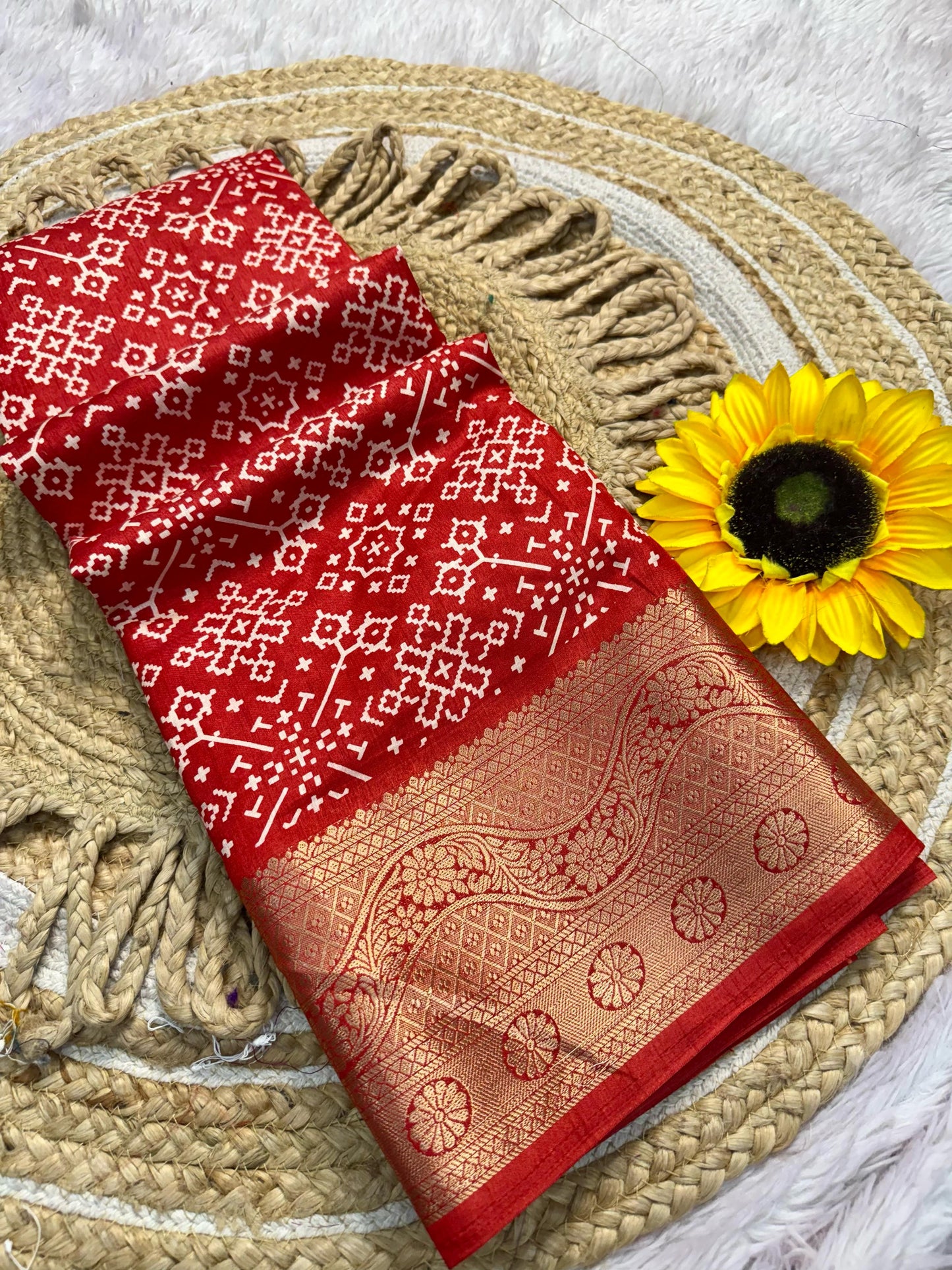 Kayatri New Uniform special Grup saree single colr heet colr Bandhej saree