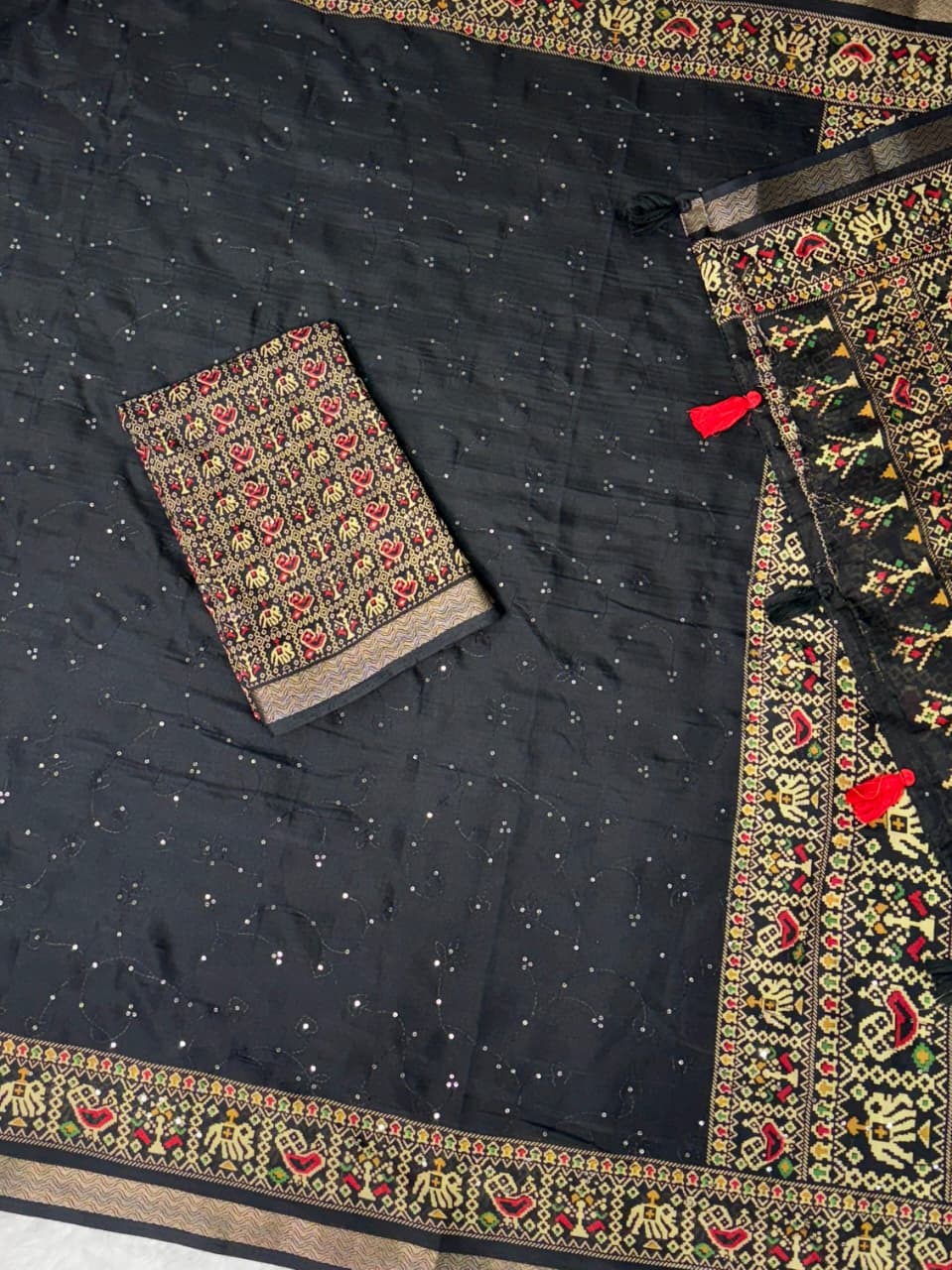 Kayatri New Premium Mul Cotton Saree with Ajrakh Prints & Stylish Border