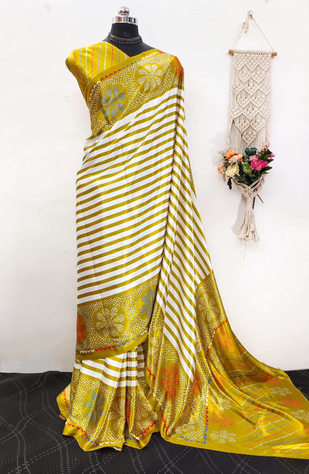 Kayatri New Beautiful Semi Gaji Saree with Premium Ajrakh Print & Matching Blouse