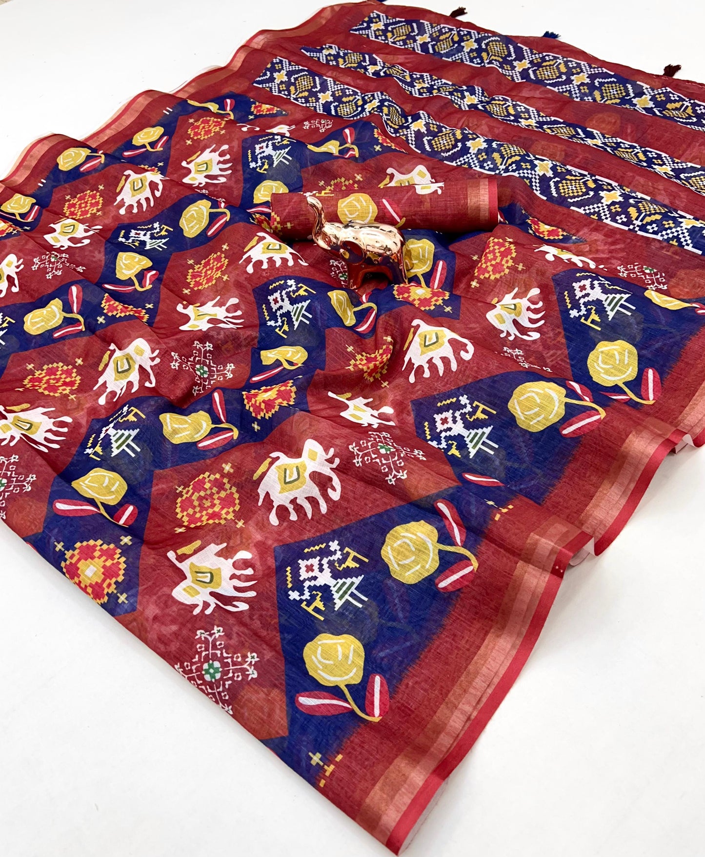 Kayatri New Premium Soft Linen Saree with Rich Pallu & Fancy Latkan