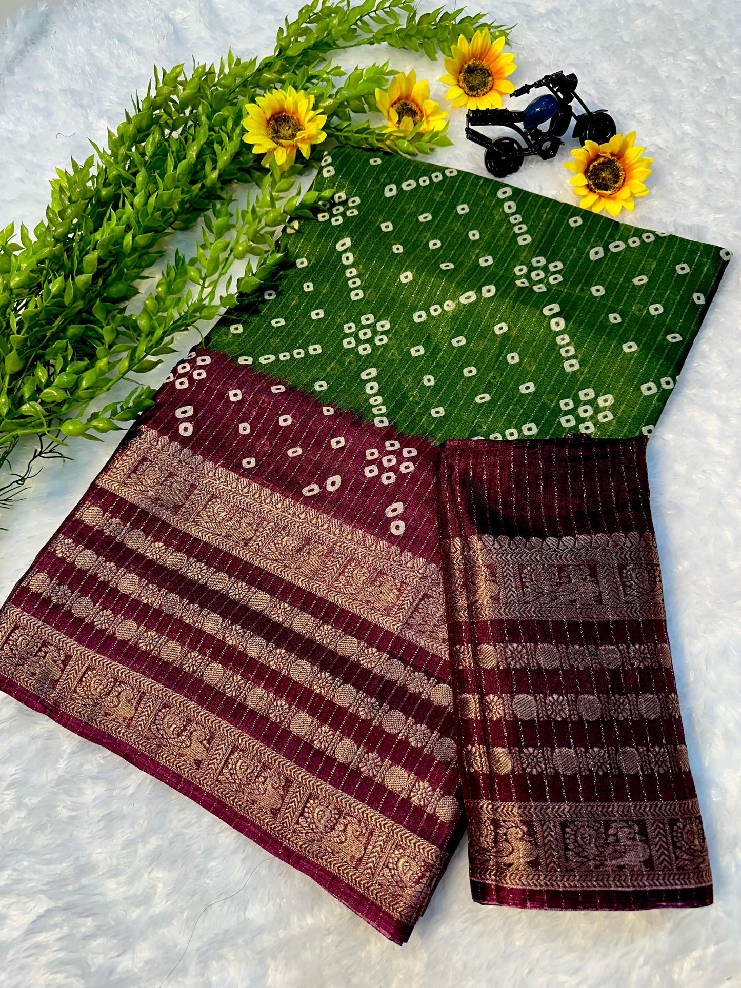 Kayatri New Soft Dola Silk Saree with Bandhani Pallu & Matching Bandhani Blouse